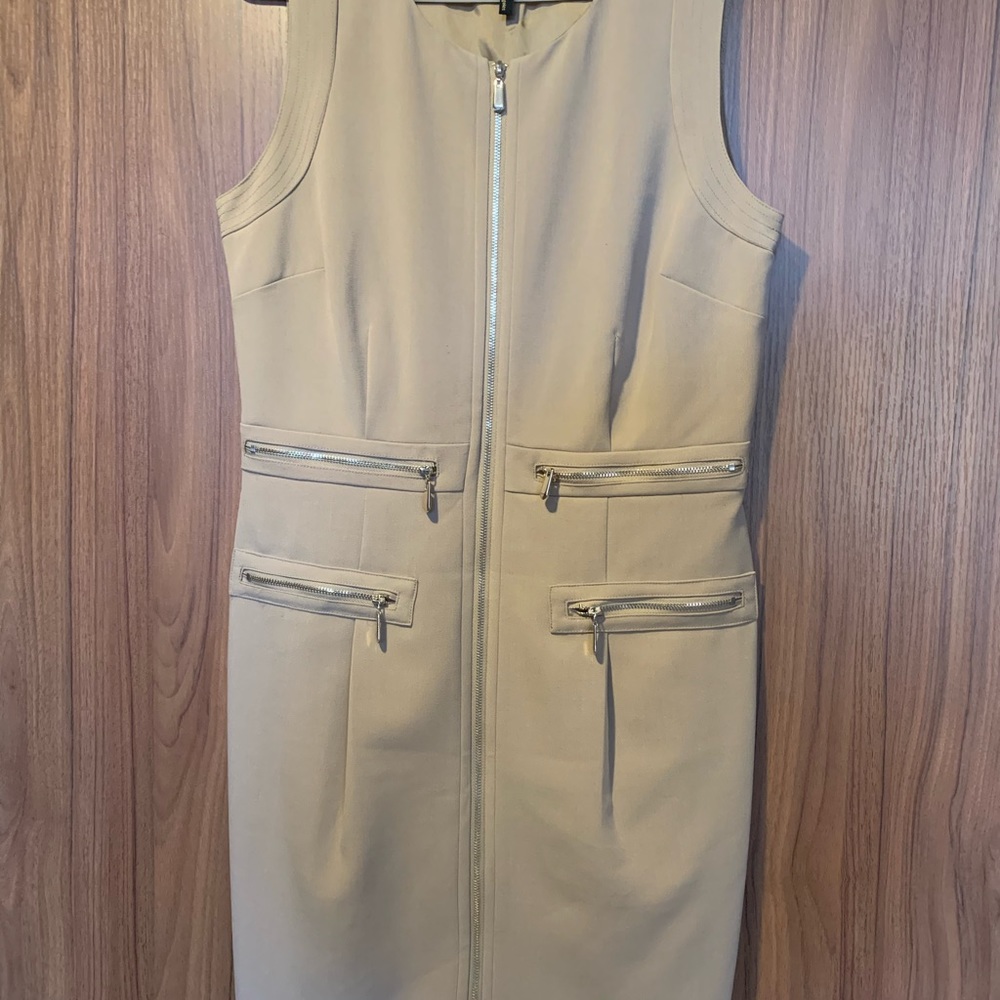 Sleeveless Dress.  Laundry Size 8/10